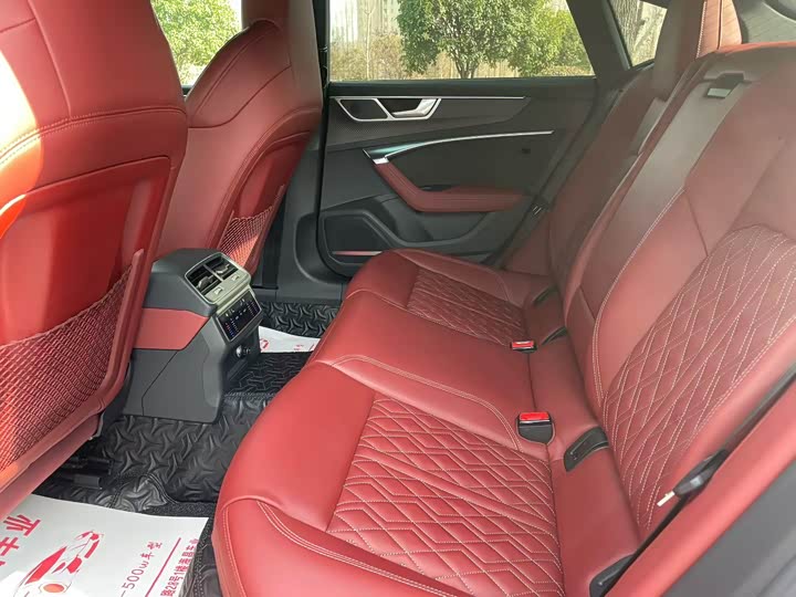 Фото 9 - Audi S7