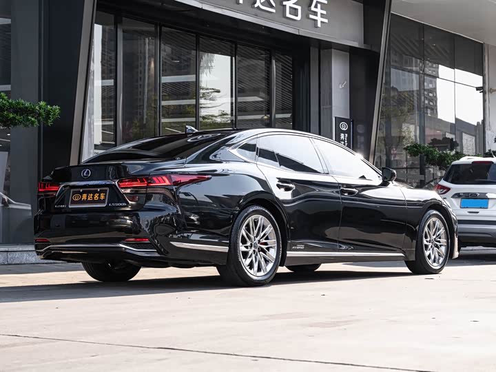 Фото 3 - Lexus LS