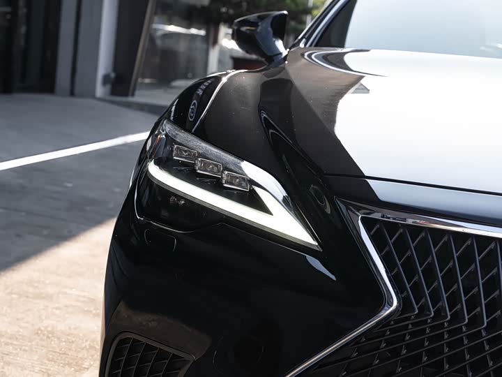 Фото 6 - Lexus LS