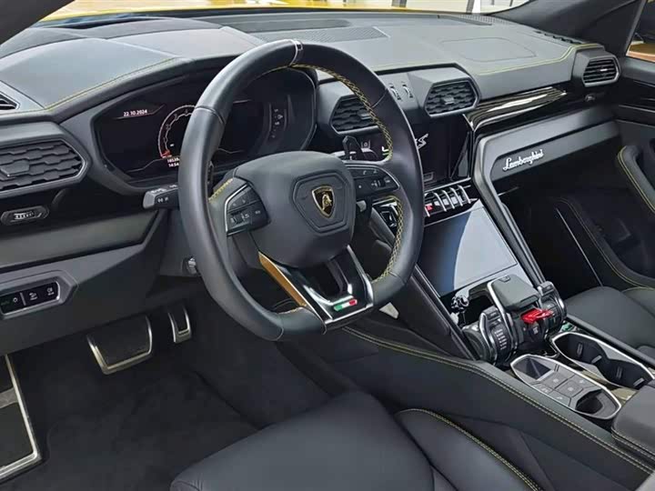 Фото 8 - Lamborghini Urus