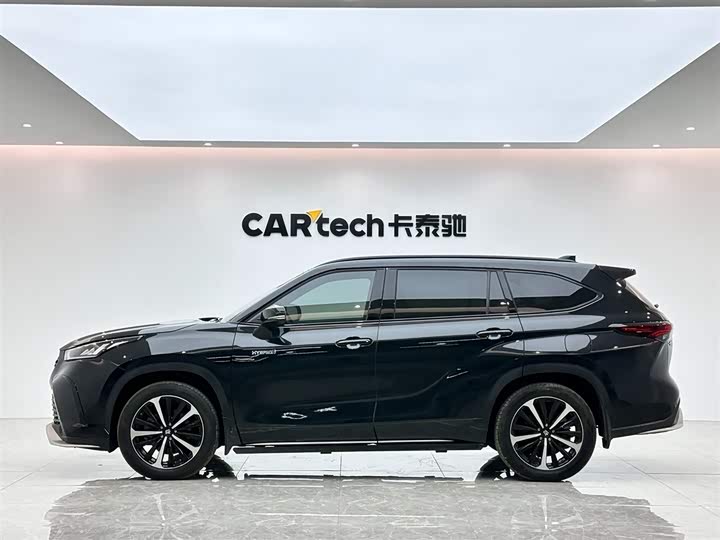 Фото 2 - Toyota Crown Kluger