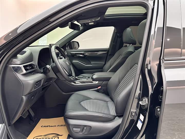 Фото 8 - Toyota Crown Kluger