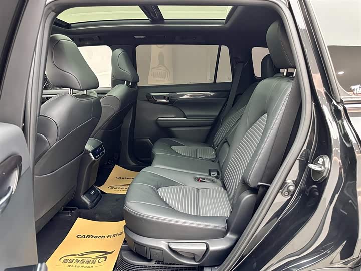 Фото 9 - Toyota Crown Kluger