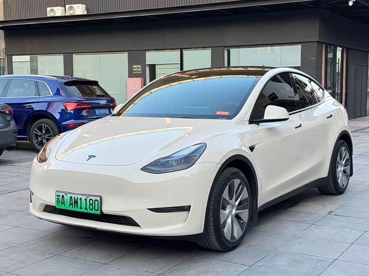Фото 1 - Tesla Model Y