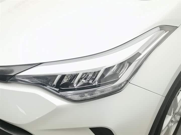 Фото 7 - Toyota C-HR