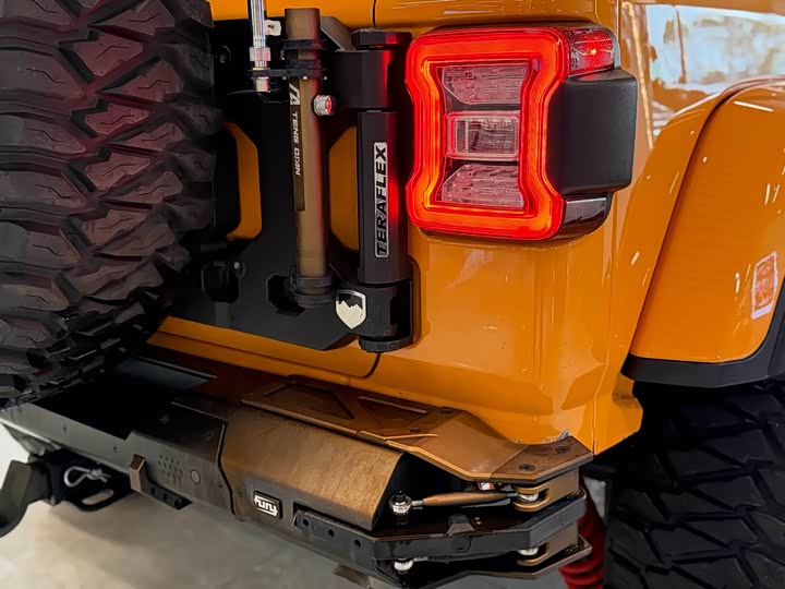 Фото 8 - Jeep Wrangler Hybrid