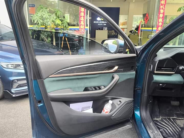 Фото 7 - Geely Monjaro