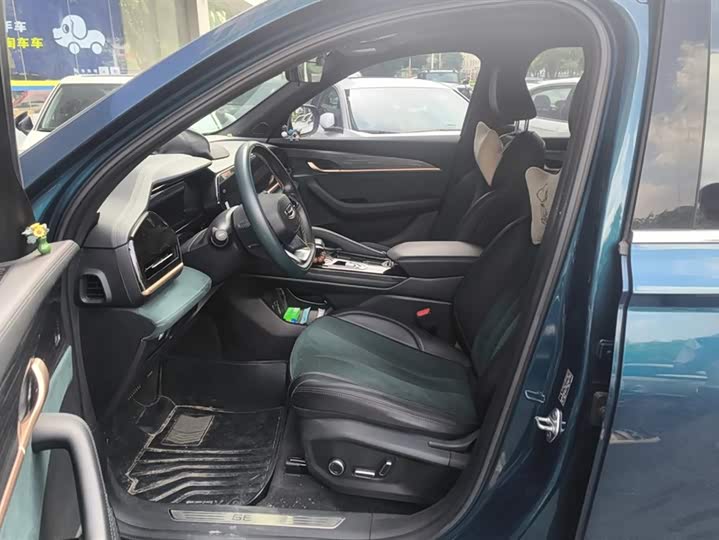 Фото 9 - Geely Monjaro