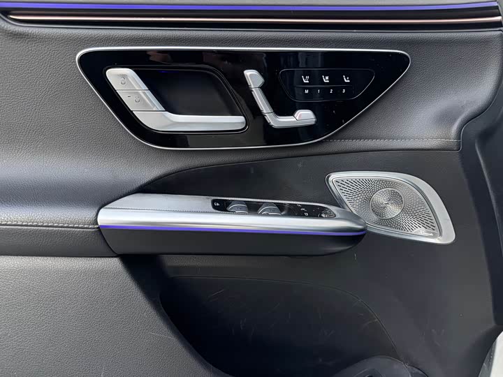 Фото 9 - Mercedes-Benz EQE SUV