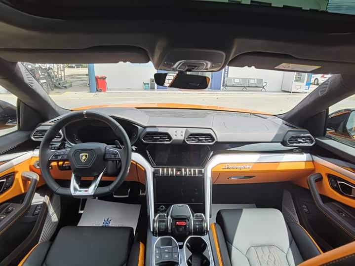 Фото 5 - Lamborghini Urus