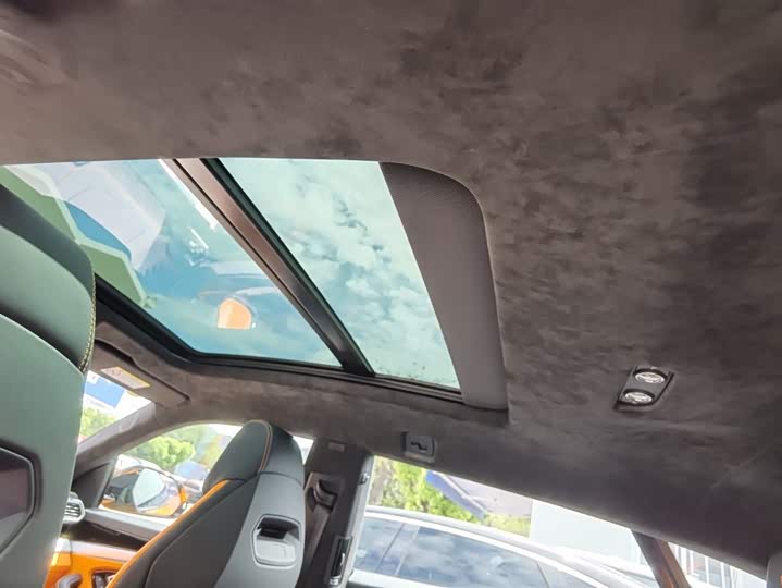 Фото 6 - Lamborghini Urus