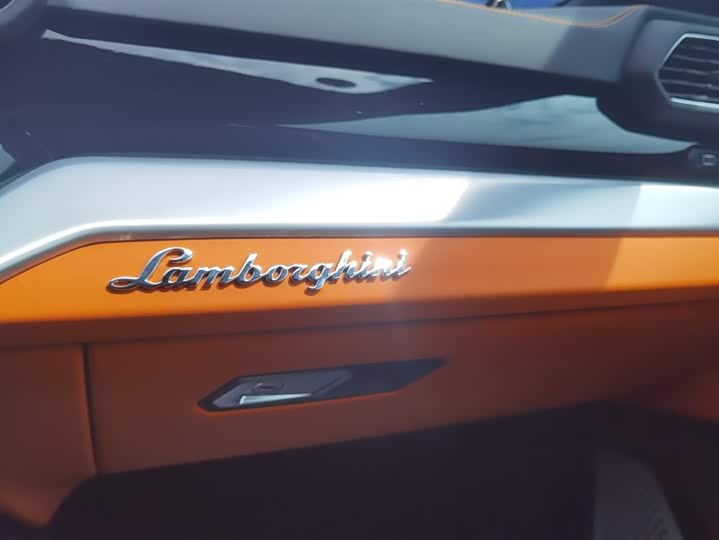 Фото 7 - Lamborghini Urus