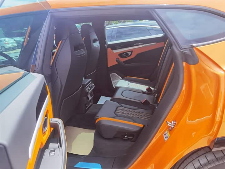 Фото 8 - Lamborghini Urus