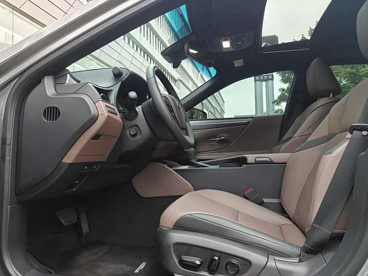 Фото 4 - Lexus ES