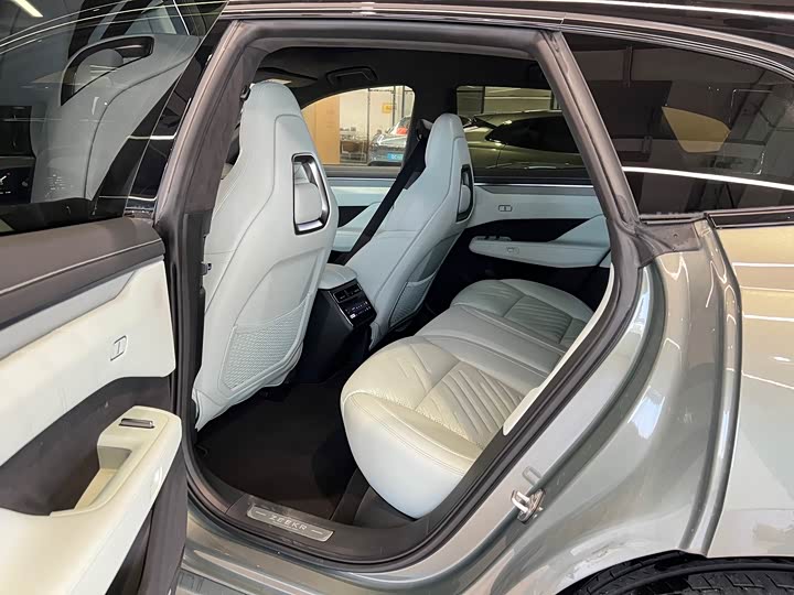 Фото 9 - Zeekr 001