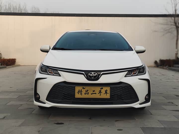 Фото 2 - Toyota Corolla