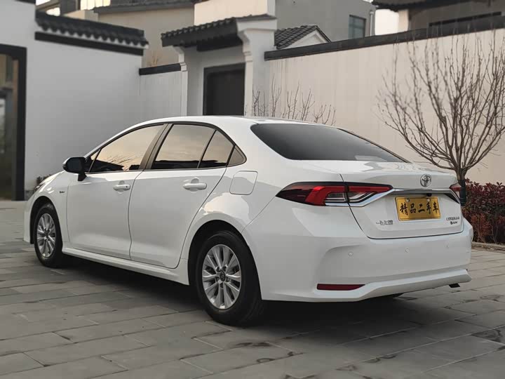 Фото 6 - Toyota Corolla