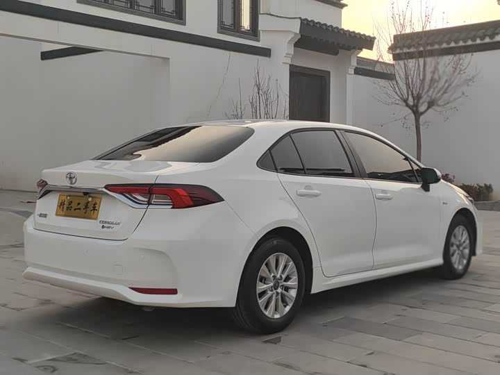 Фото 7 - Toyota Corolla