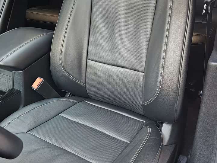 Фото 8 - Ford Explorer