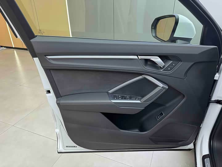 Фото 6 - Audi Q3