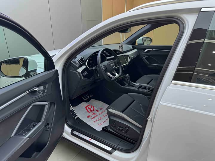 Фото 7 - Audi Q3