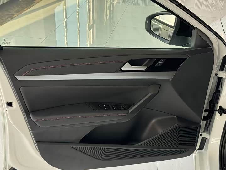 Фото 9 - Volkswagen Lavida