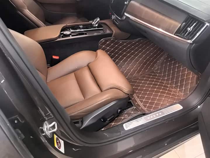 Фото 8 - Volvo S90