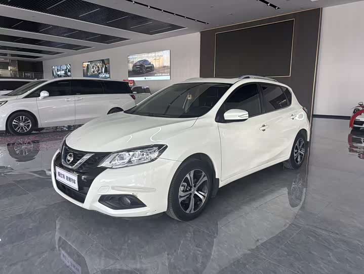 Фото 1 - Nissan Tiida