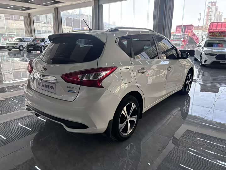 Фото 6 - Nissan Tiida