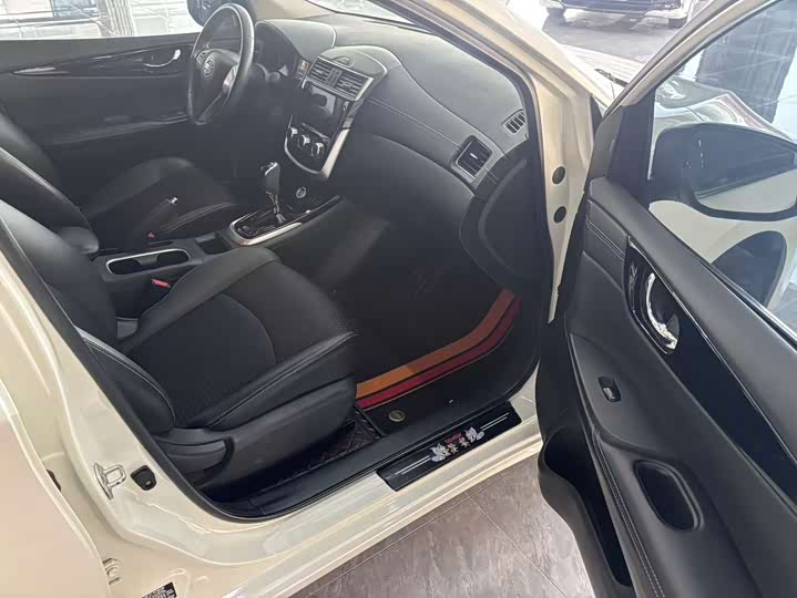 Фото 7 - Nissan Tiida