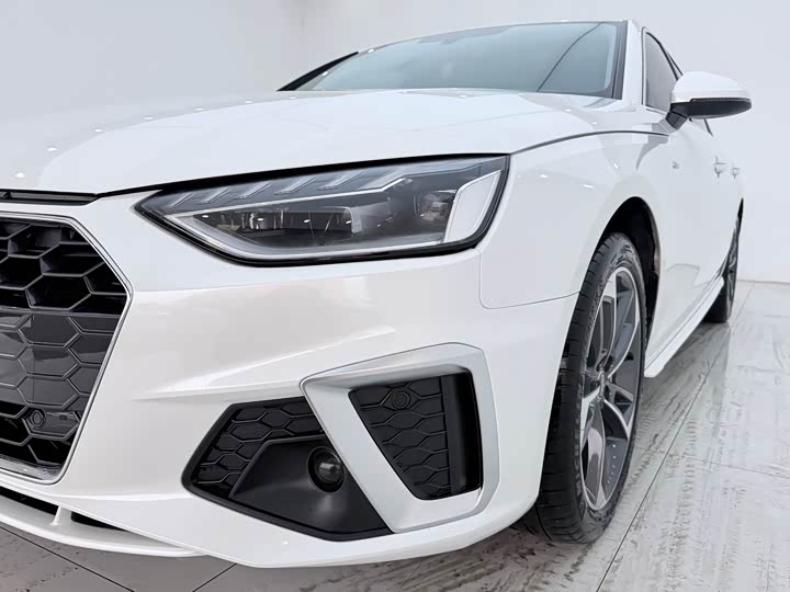 Фото 4 - Audi A4L