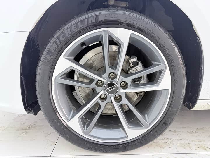 Фото 5 - Audi A4L