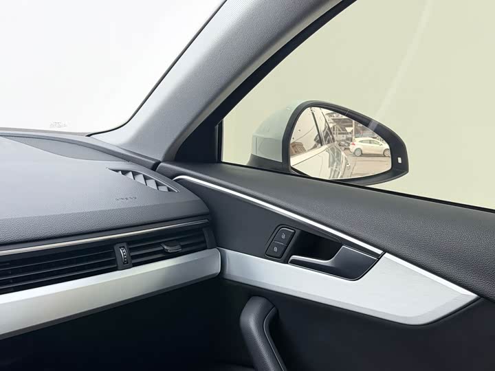 Фото 9 - Audi A4L