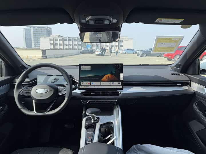 Photo 9 - Geely Preface