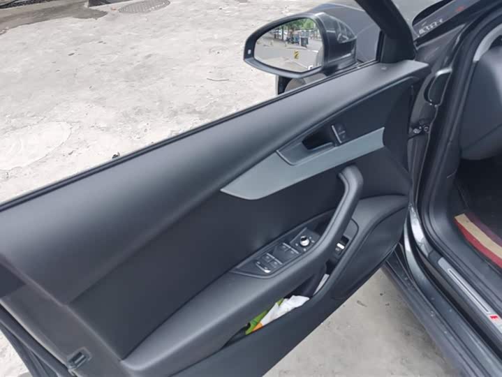 Фото 7 - Audi A4L