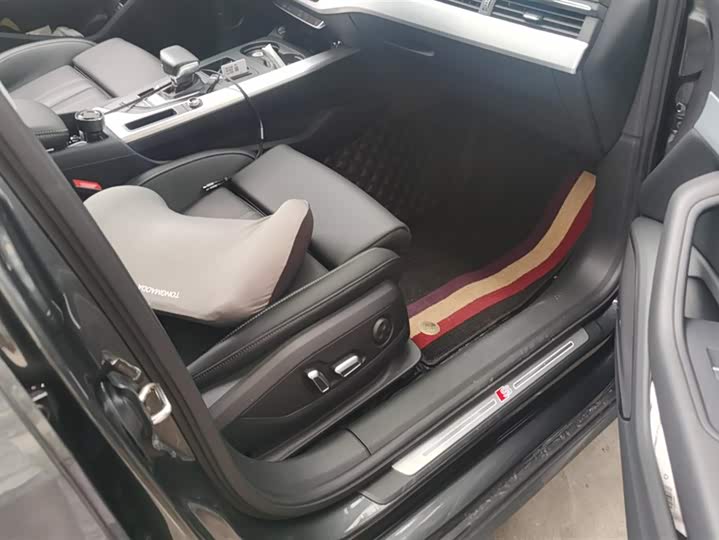 Фото 8 - Audi A4L