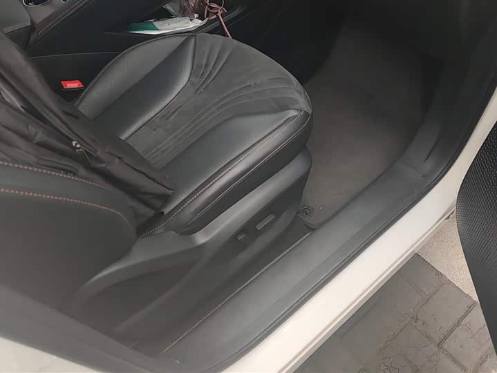 Фото 8 - Roewe D5X DMH