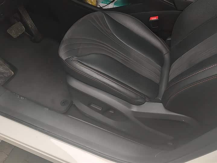 Фото 9 - Roewe D5X DMH