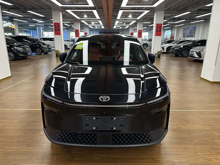 Photo 2 - Toyota bZ3X