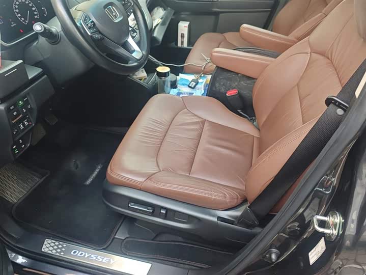 Фото 9 - Honda Odyssey