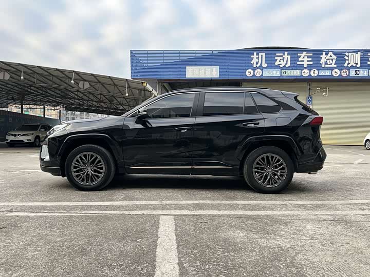 Фото 4 - Toyota Wildlander