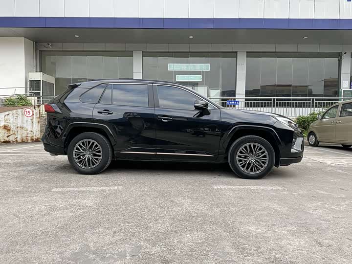 Фото 7 - Toyota Wildlander