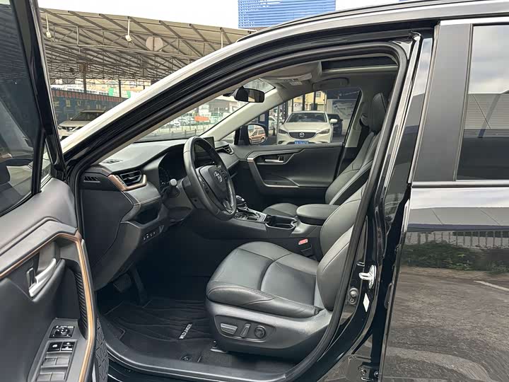 Фото 8 - Toyota Wildlander