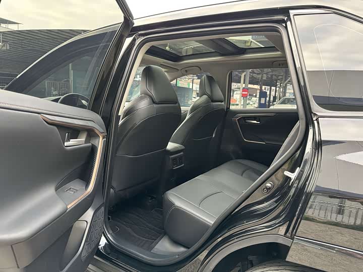 Фото 9 - Toyota Wildlander