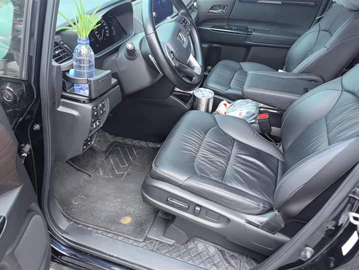 Фото 9 - Honda Odyssey