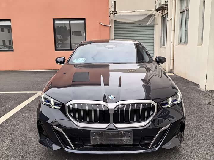 Фото 3 - BMW 5 Series