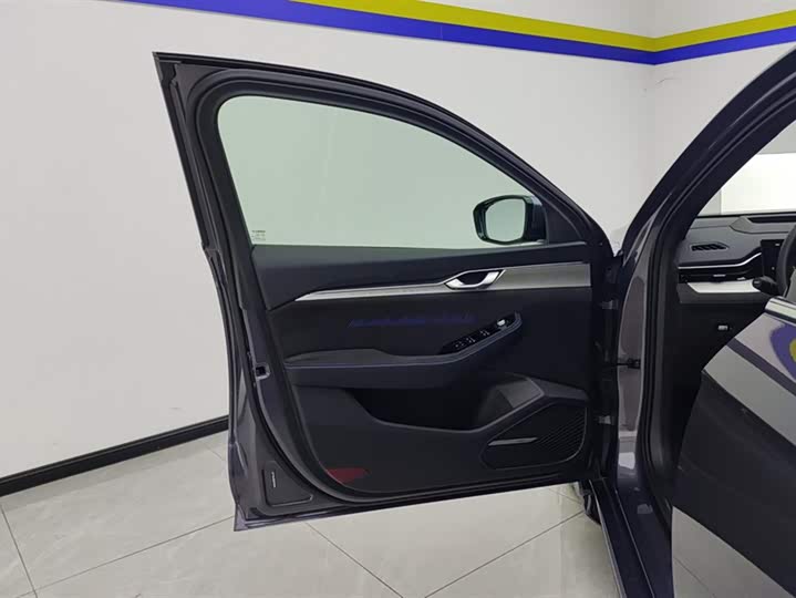 Photo 7 - Geely Preface