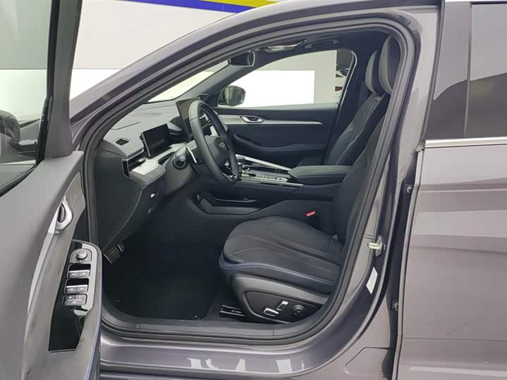 Photo 9 - Geely Preface