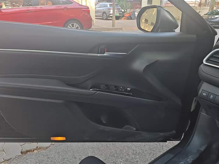 Фото 7 - Toyota Camry