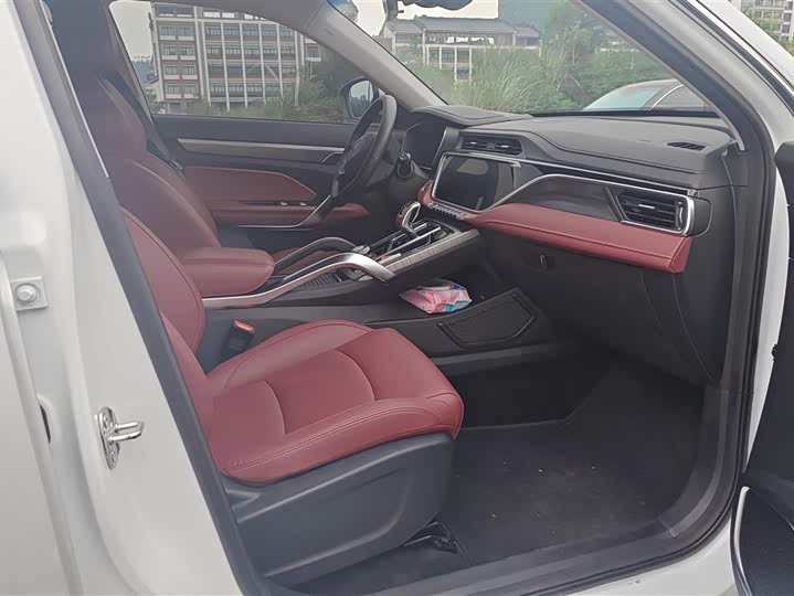 Фото 8 - Geely Atlas